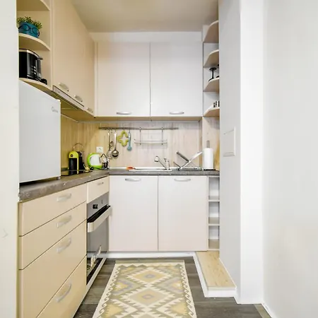 Urban Oasis With Patio 1bd Apartment *
