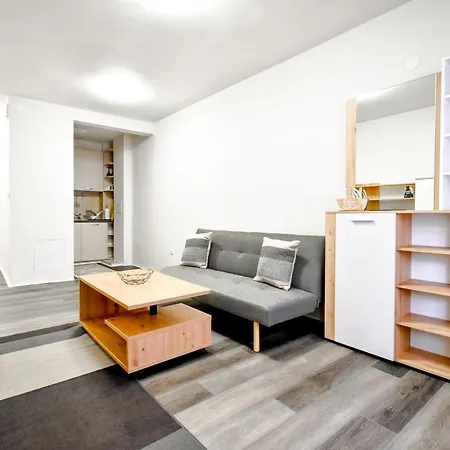 Apartment Urban Oasis With Patio 1bd